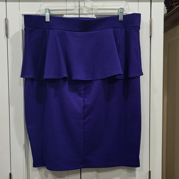 Wassio Skirt - Picture 2 of 4